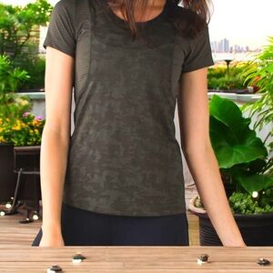 Lululemon estimated size‎ 6-8 please see chest measurements no Sz tag